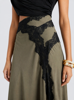 Cargar imagen en el visor de la galería, OLIVE | Conjunto Top y Falda Maxi de Encaje Edición Limitada
