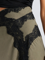 Cargar imagen en el visor de la galería, OLIVE | Conjunto Top y Falda Maxi de Encaje Edición Limitada