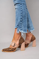 Cargar imagen en el visor de la galería, Llana™ | Tacones de bloque con estampado de leopardo audaz
