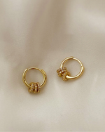 Cargar imagen en el visor de la galería, Pendientes con Colgante Trinity
