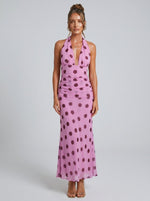Cargar imagen en el visor de la galería, Vestido maxi sin espalda con lazo en la cintura de lunares
