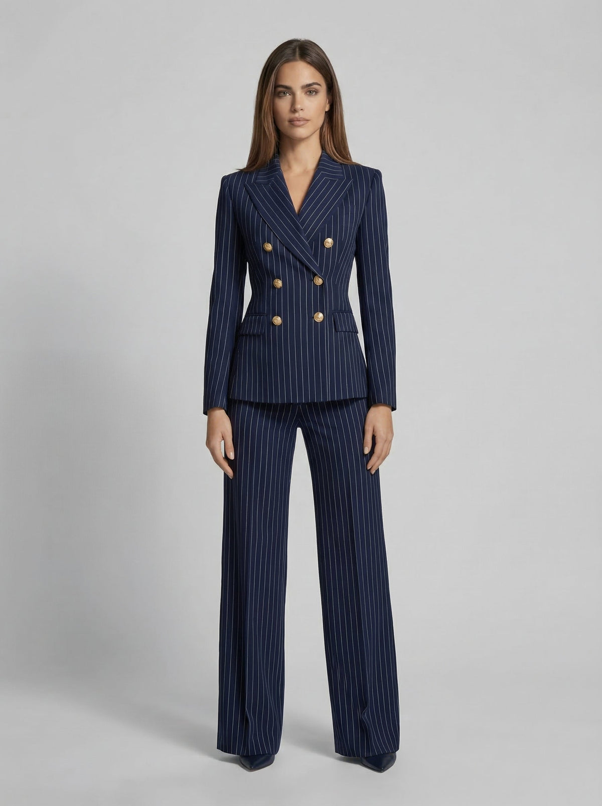 Victoria | traje diplomático elegante