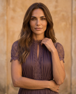 Cargar imagen en el visor de la galería, Flavia | Vestido largo morado con escote en forma de llave, borde de encaje de chiffon

