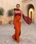 Cargar imagen en el visor de la galería, Zahara | Vestido en naranja con escote en rojo

